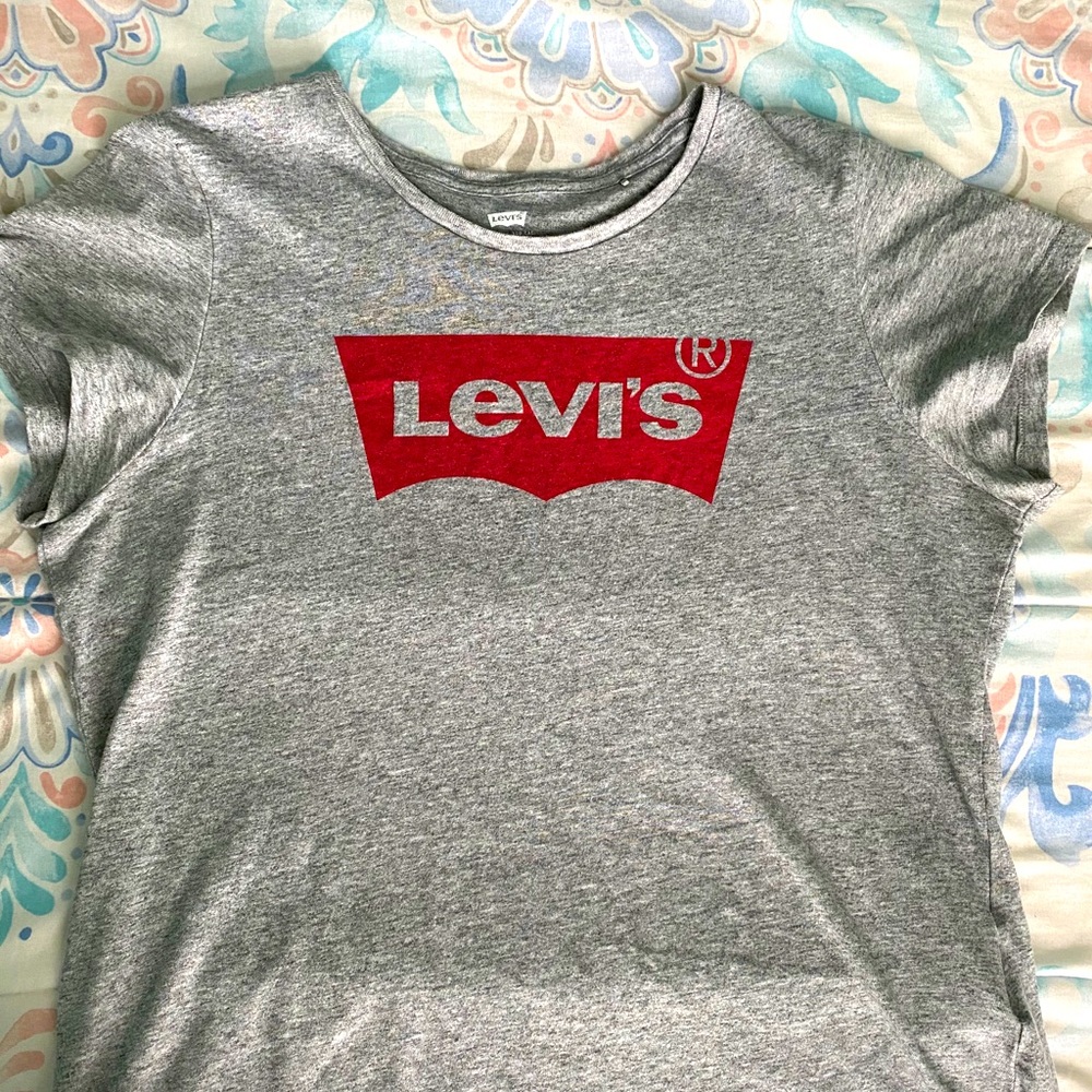 Grey Levi’s shirt